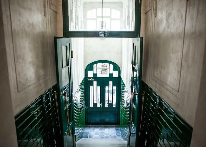 The Emerald * Praag
